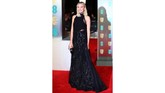 Aktris cantik Australia Margot Robbie membuktikan bahwa gaun hitam tak pernah salah. Dia terlihat cantik dan anggung dengan gaun pleats panjang dari Givenchy (REUTERS/Hannah McKay)