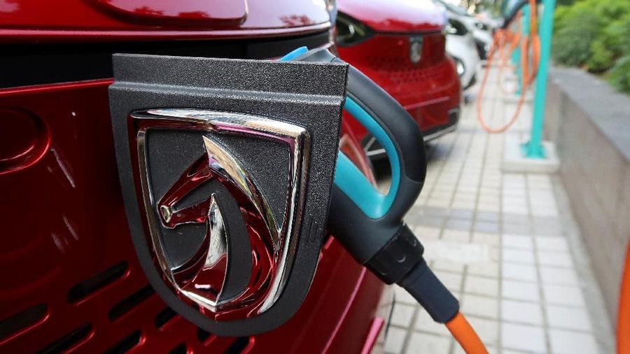 FILE PHOTO: A Baojun E100 all-electric battery car is seen while it is being charged in the parking lot in front of a Baojun NEV Experience Center store in Liuzhou, Guangxi Zhuang Autonomous Region, China, November 8, 2017. Picture taken November 8, 2017. REUTERS/Norihiko Shirouzu/File Photo