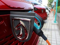 Bukan Main, China Guyur Diskon Pajak Mobil Listrik Rp1.082 T