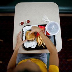Rantai Fast Food Ini Tarik Selada dari Menunya, Ada Apa?