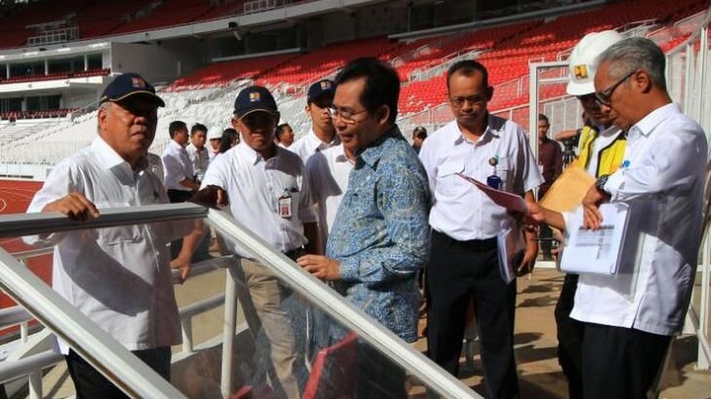 Sejumlah Pagar besi di zona 9 dan pintu pembatas kaca SUGBK rusak oleh oknum suporter saat Final Piala Presiden kemarin