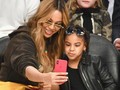 Aksi Kompak Beyonce-Blue Ivy Saat Berbusana Keemasan