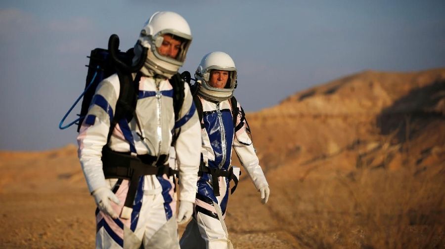 Proyek ini merupakan hasil kerja sama antara Kementerian Ilmu Pengetahuan Israel dan Badan Antariksa Israel.