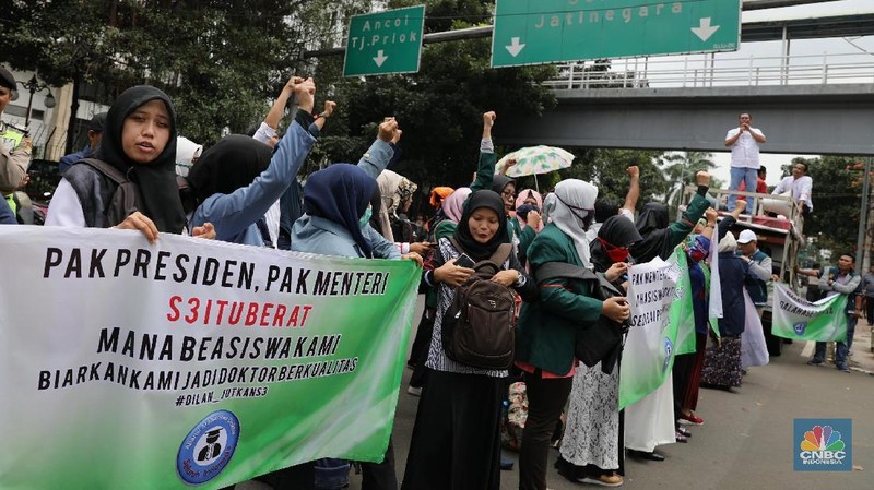 Menurut mereka pengurangan kuota beasiswa BPP-DN dan BUDI DN 2017.