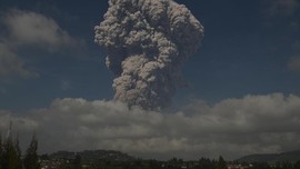 Sinabung Erupsi Besar, Kabupaten Karo Gelap Gulita