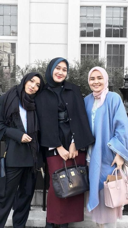Dian Pelangi, Ria Miranda, dan Jenahara Fashion Show Bareng di London Dian Pelangi, Ria Miranda, dan Jenahara Fashion Show Bareng di London