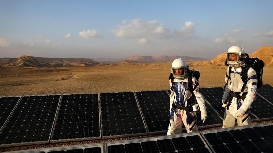 Proyek ini merupakan hasil kerja sama antara Kementerian Ilmu Pengetahuan Israel dan Badan Antariksa Israel.