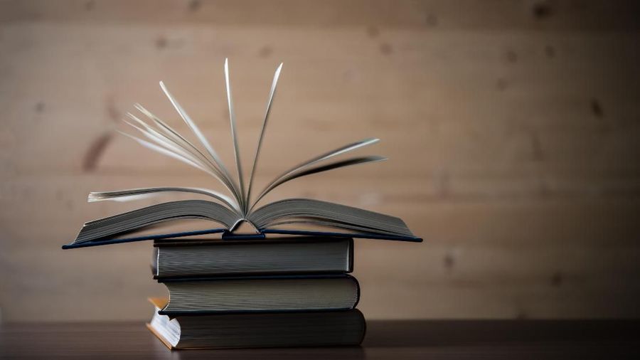 Lima buku ini akan membuat pembacanya lebih banyak menabung, lebih banyak berinvestasi, lebih banyak mengurangi pengeluaran dan lebih ketat pada anggaran.