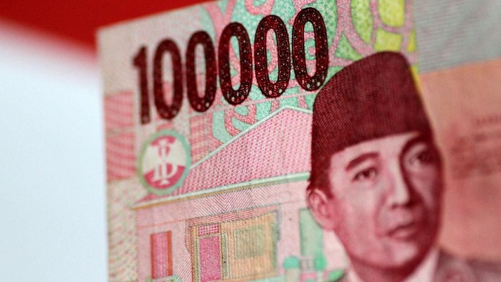 FILE PHOTO: An Indonesia Rupiah note is seen in this picture illustration June 2, 2017. REUTERS/Thomas White/Illustration/File Photo