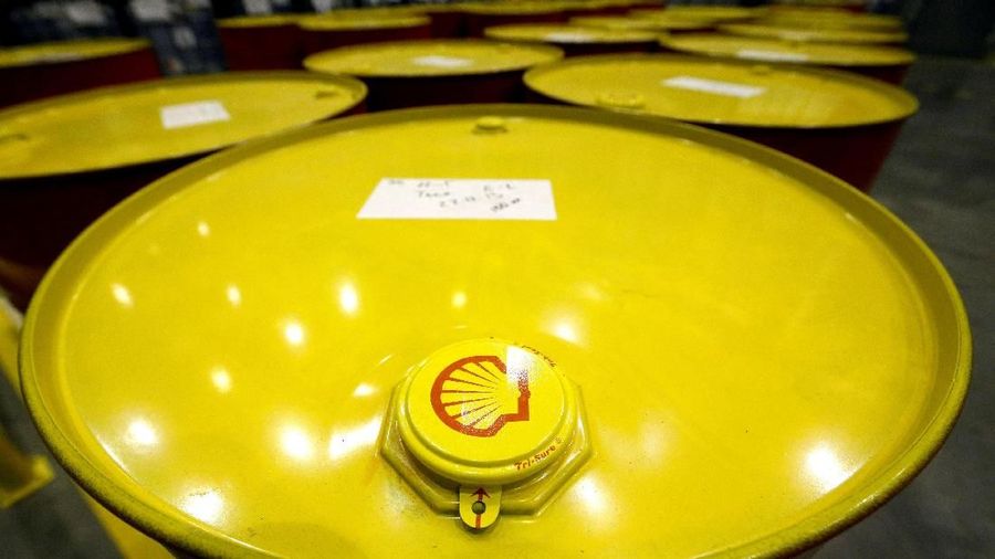 FILE PHOTO: Filled oil drums are seen at Royal Dutch Shell Plc's lubricants blending plant in the town of Torzhok, north-west of Tver, November 7, 2014. REUTERS/Sergei Karpukhin/File Photo