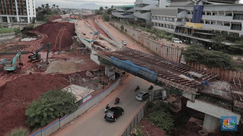 Proyek infrastruktur layang atau elevated baik yang dikerjakan BUMN maupun Swasta diberhentikan sementara.