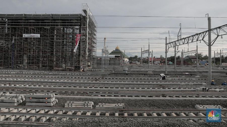 Proyek infrastruktur layang atau elevated baik yang dikerjakan BUMN maupun Swasta diberhentikan sementara.