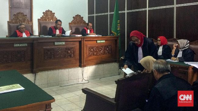 Menangis Bacakan Pledoi, Asma Dewi Merasa Difitnah Polisi