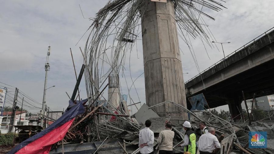 Rencana ambisius Presiden Jokowi untuk membangun infrastruktur secara masif dari sabang-merauke baru saja mendapat tamparan keras.