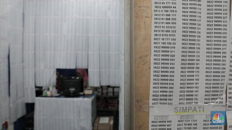 Registrasi SIM card prabayar ini merupakan upaya pemerintah dalam menata data kependudukan menuju single identity number.