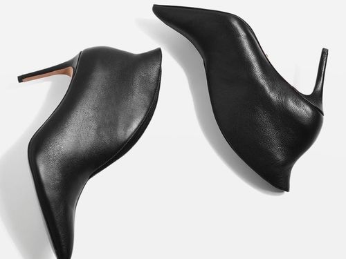 Wanita Karier Wajib Punya, 7 Opsi High Heels Hitam untuk ke Kantor 1 Wanita Karier Wajib Punya, 7 Opsi High Heels Hitam untuk ke Kantor 1