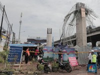 Robohnya Tiang Proyek Tol Becakayu