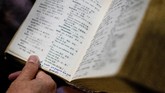 Perkembangan generasi milenial yang lahir setelah kebudayaan Portugis pergi dari Makau membuat minat menjaga dan mengembangkan sisa budaya era kolonial seperti bahasa makin menipis. (AFP PHOTO / Anthony WALLACE)