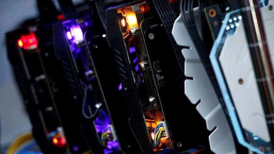 Beberapa pasar bazaar elektronik terbesar di Asia dibanjiri pelanggan yang mencari teknologi terbaru pertambangan uang digital.