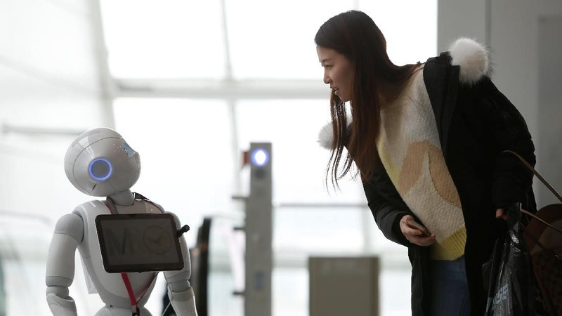 Kehadiran Robot Humanoid ini  membantu para penumpang bandara ketika mereka kesulitan menemukan petunjuk arah ke gate.