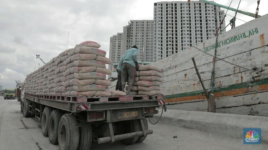 Kelebihan pasokan (over supply) menjadi sentimen negatif yang mempengaruhi investor melepas kepemilikan saham-saham semen.