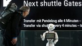 Pengunjung bisa menanyakan pertanyaan dari mulai penerbangan hingga toilet kepada Pepper. (REUTERS/Michaela Rehle)
