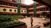 Percampuran budaya Portugis dengan China dianggap sebagian pihak sebagai aset bagi Makau, namun mempertahankan sisa peninggalan tersebut menjadi tugas bagi generasi saat ini dan mendatang. (AFP PHOTO / Anthony WALLACE)