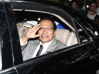 RI Tukang Ngutang & Cuitan Si Rajawali Ngepret Rizal Ramli