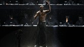 Musisi grime Stormzy menjadi sorotan dalam Brit Awards 2018. Selain kemenangannya mengalahkan sejumlah nama besar, musik dia pun terus menanjak populer di Inggris. (REUTERS/Hannah McKay)