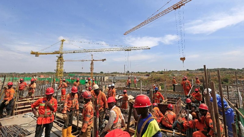 Proyek 600 Megawatt dibiayai sebagian oleh Bank Exim China dan pemerintah Uganda masing-masing sebesar 85% dan 15%.