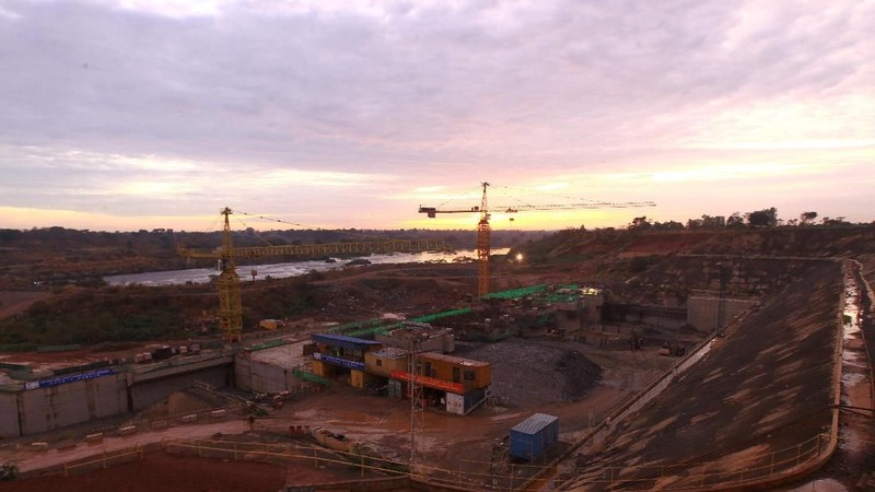 Proyek 600 Megawatt dibiayai sebagian oleh Bank Exim China dan pemerintah Uganda masing-masing sebesar 85% dan 15%.