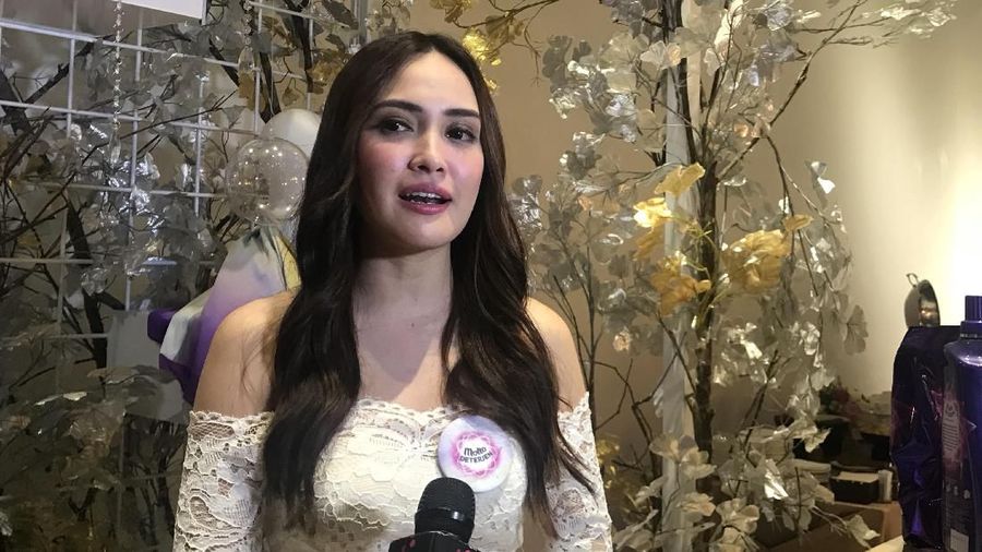 Selain menjadi publik figur,Shandy Aulia ternyata memiliki bisnis di bidang konveksi. Telah berjalan sejak 2006 kini Shandy telah memilki 120 orang pegawai.