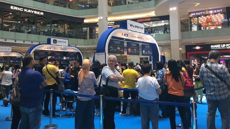 Singapore Airlines menyelenggarakan travel fair. Bekerjasama dengan bank BCA, Singapore Airlines menawarkan banyak promo untuk penerbangan ke luar negeri.