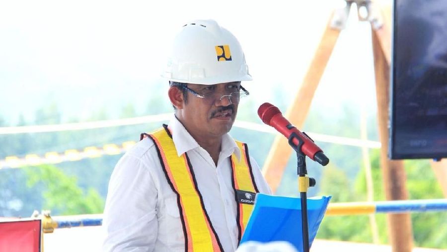 Museum Rekor Indonesia (MURI) memberikan 2 rekor pada proyek pembangunan Jembatan Holtekamp.
