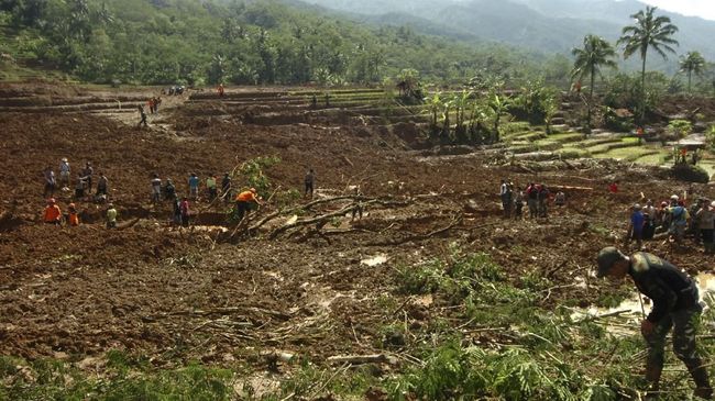 Satu Keluarga di Nias Selatan Tertimbun Longsor