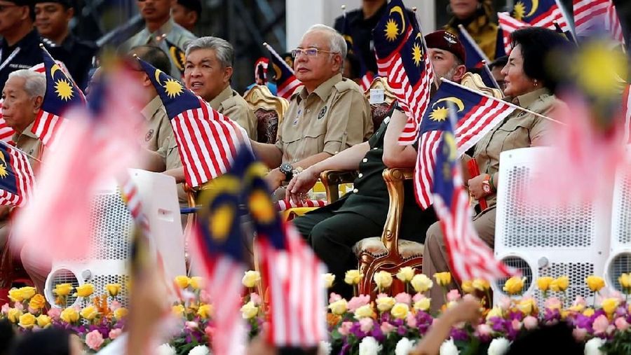 Sebanyak 120 juta RM atau mencapai Rp 420 miliar disita dari beberapa kediaman Mantan Perdana Menteri Malaysia Najib Razak.
