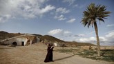 Namun dalam beberapa dekade terakhir, berkurangnya populasi warga desa membuat orang-orang yang tinggal di sana makin sedikit. (REUTERS/Zohra Bensemra)