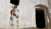 Matmata pernah menjadi kawasan wisata populer setelah rumah troglodite diubah menjadi hotel, dan digunakan sebagai tempat syuting film Star Wars di era 1970-an. (REUTERS/Zohra Bensemra)