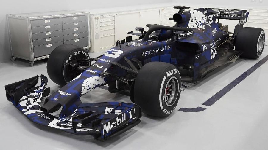Kompetisi Formula 1 musim 2018 segera dimulai. Pekan ini, hampir seluruh tim sudah memperkenalkan jet darat mereka. 