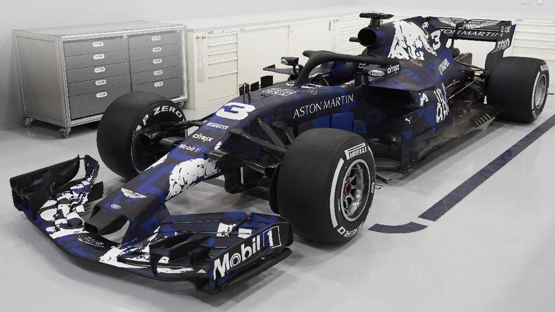Kompetisi Formula 1 musim 2018 segera dimulai. Pekan ini, hampir seluruh tim sudah memperkenalkan jet darat mereka. 