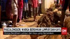 Pasca Longsor, Warga Bersihkan Lumpur