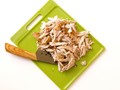Trik Cepat Suwir Daging Ayam