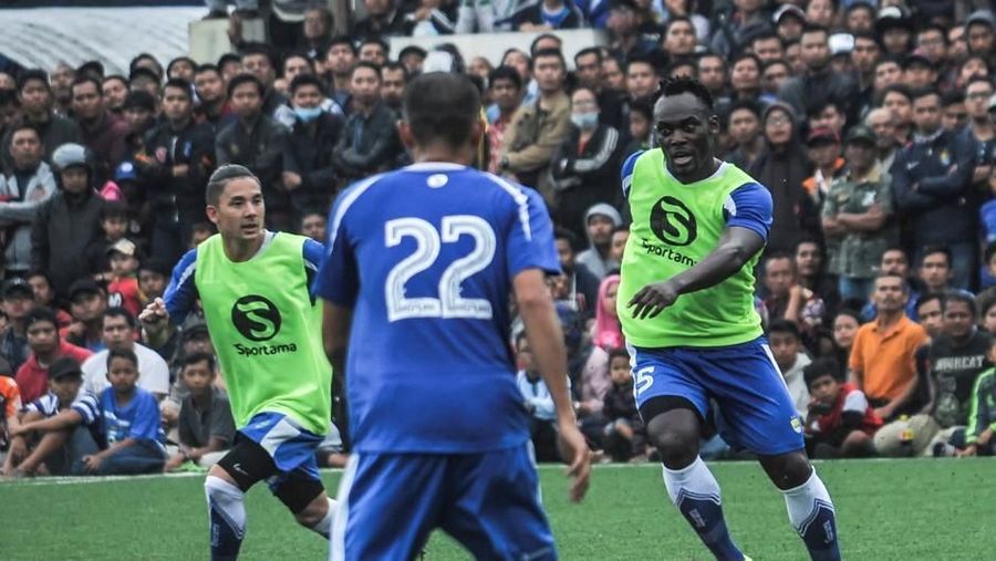 Curhat Achsanul Qosasi dan Upaya Menjual Sepakbola Ketidakjelasan jadwal, pembagian sponsorship, hak siar, dan berbagai sengkarut lainnya adalah hal yang rutin terdengar setiap tahun.