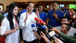 Beli Sepatu, Jokowi Yakin Sneaker Lokal Berkualitas Global