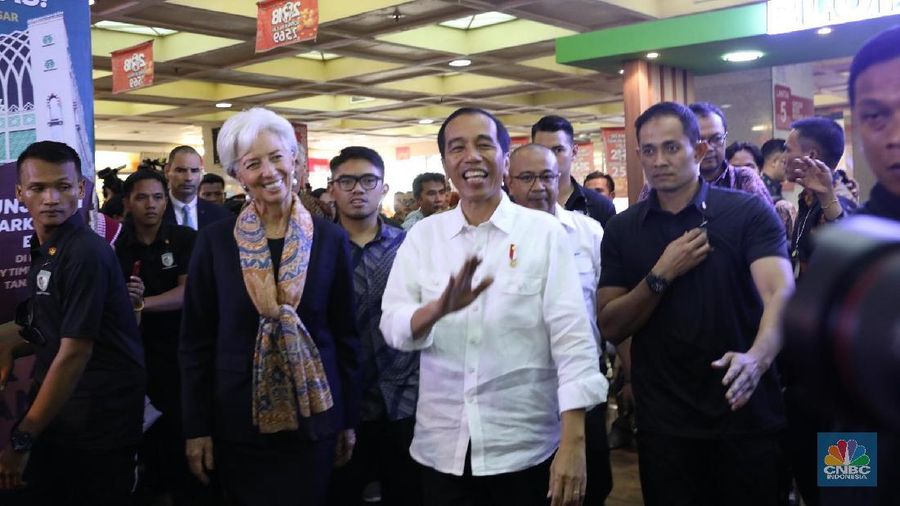 Presiden Jokowi mengajak Direktur Pelaksana IMF Christine Lagarde berkunjung ke Pasar Tanah Abang di sela-sela persiapan IMF-World Bank Annual Meeting 2018.