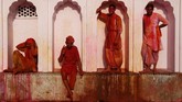Setelah tubuh berwarna-warni, umat Hindu langsung membersihkan diri dan saling berkunjung ke rumah sanak saudara dan kerabat untuk bersilaturahmi.