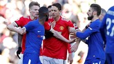 Ketegangan sempat terjadi antara gelandang Manchester United Nemanja Matic dengan bek Chelsea Antonio Rudiger di babak kedua. (REUTERS/Andrew Yates)