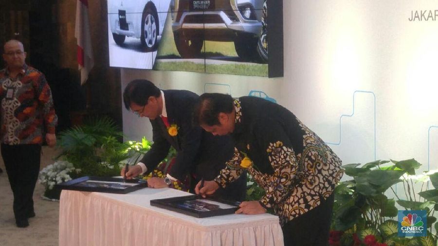Mitsubishi Motors Corporation menyerahkan sejumlah mobil listrik kepada pemerintah untuk kepentingan pengembangan jenis kendaraan itu di Indonesia.