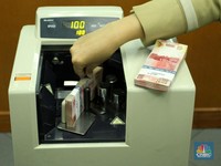 Perkasa Lawan Dolar AS, Rupiah Kalah dengan Negara Tetangga