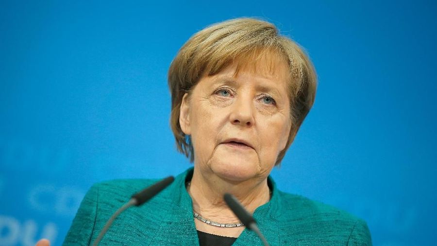 CSU, partai sekutu Merkel sangat menerima Imigran sementara partai Merkel ingin membatasi imigran.